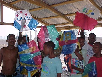 Taller de chichigua en Batey La PAloma de Quisqueya